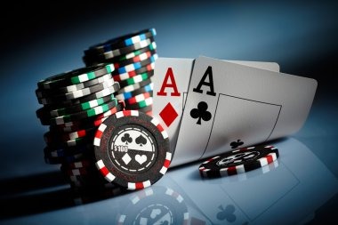 Medusa II slot game interface on minislot showing reels and payout table